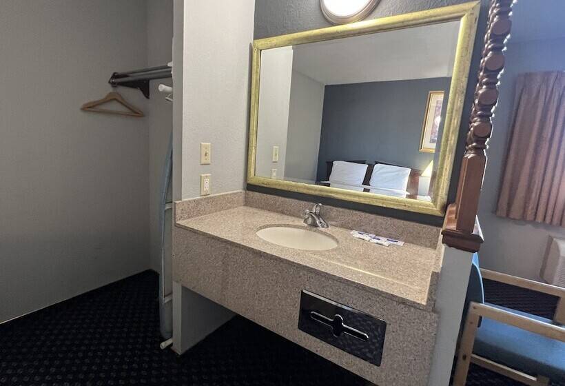 הוסטל Greensburg Inn