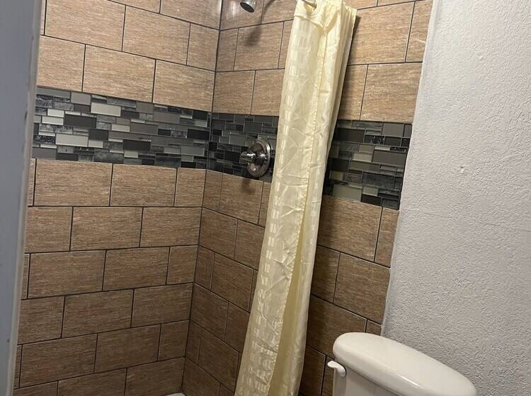 הוסטל Greensburg Inn