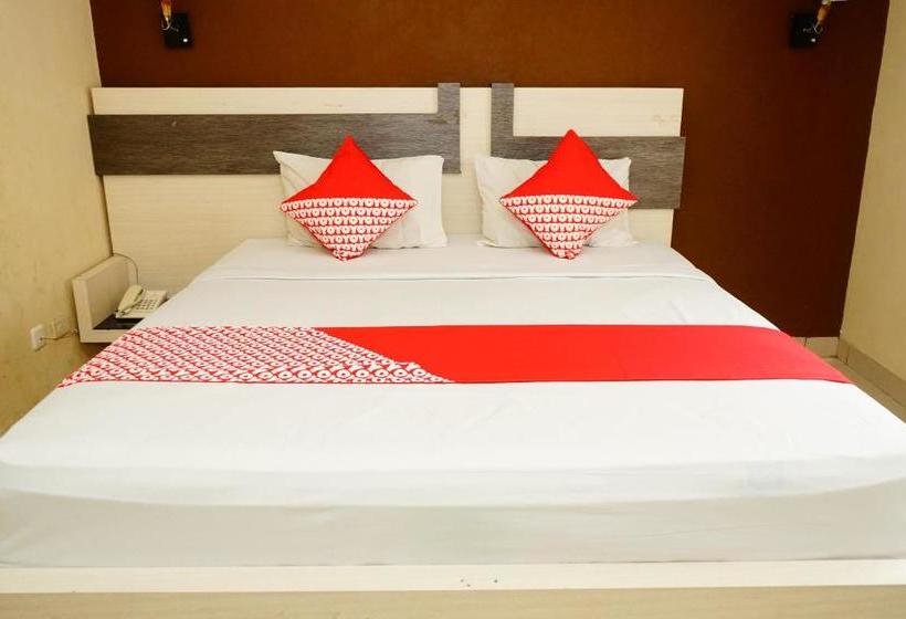 ホテル Oyo 629 Grand Vella