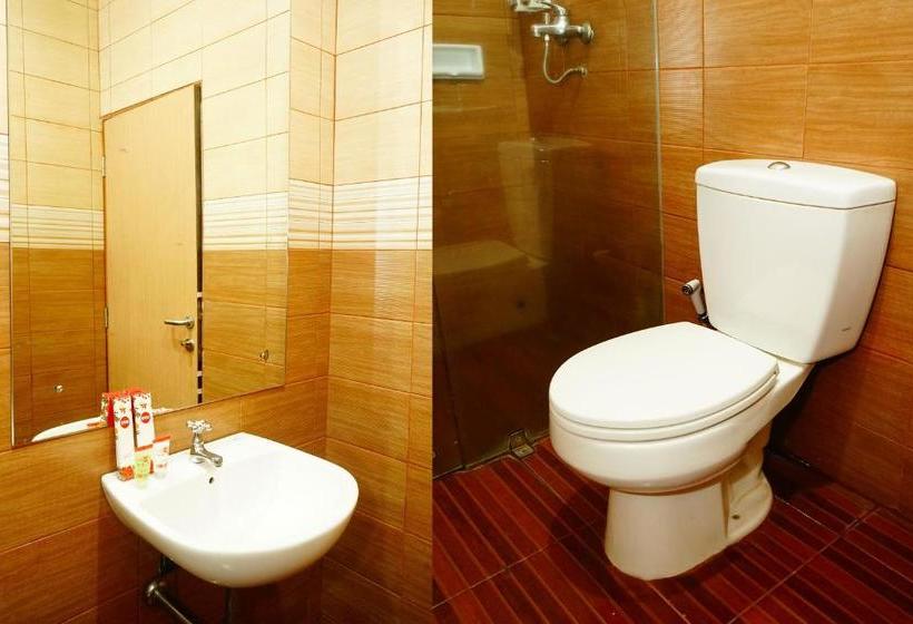 ホテル Oyo 629 Grand Vella