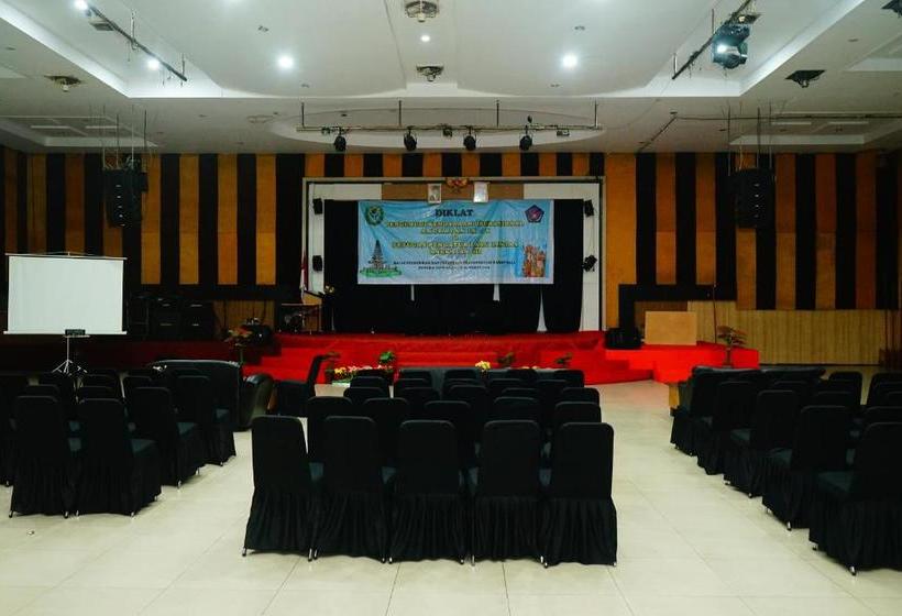 ホテル Oyo 629 Grand Vella