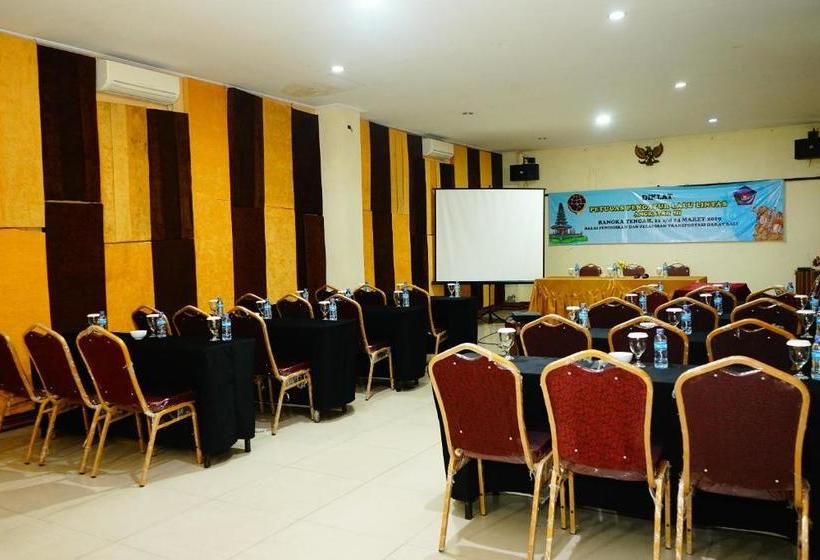 ホテル Oyo 629 Grand Vella