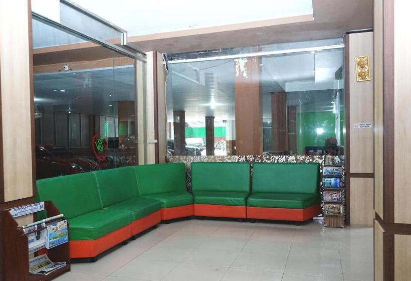 ホテル Oyo 629 Grand Vella