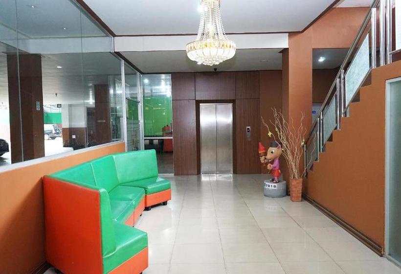 ホテル Oyo 629 Grand Vella