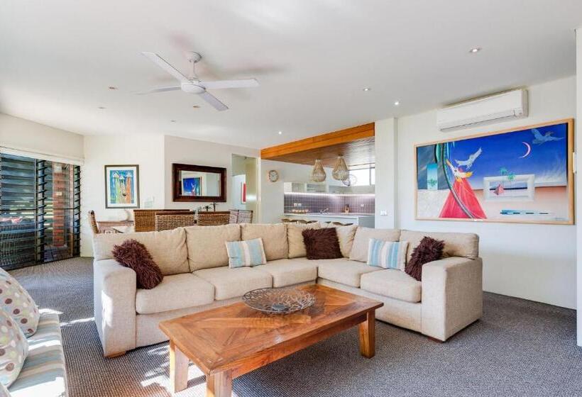 Nautilus Beachfront Villas & Spa