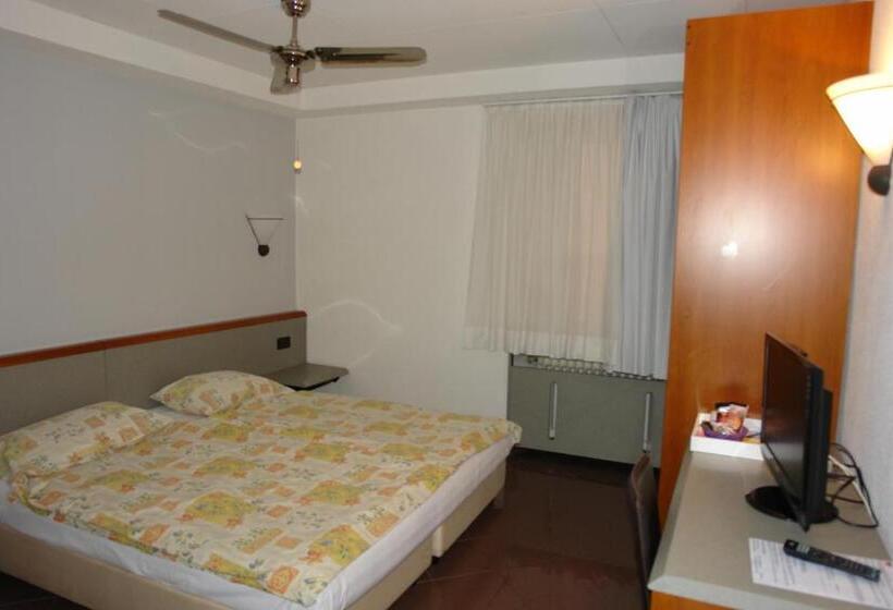 פנסיון Bahnhof Haus