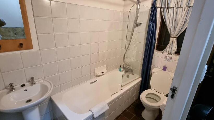 פנסיון B My Guest