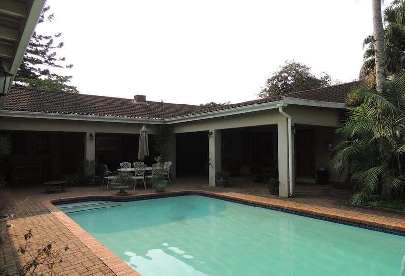 פנסיון Brackens Guest House