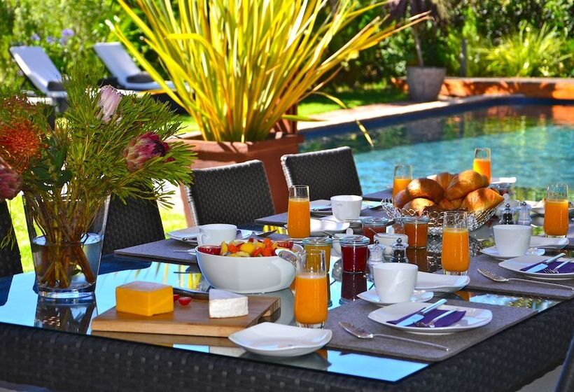 بنسيون Cube Guest House