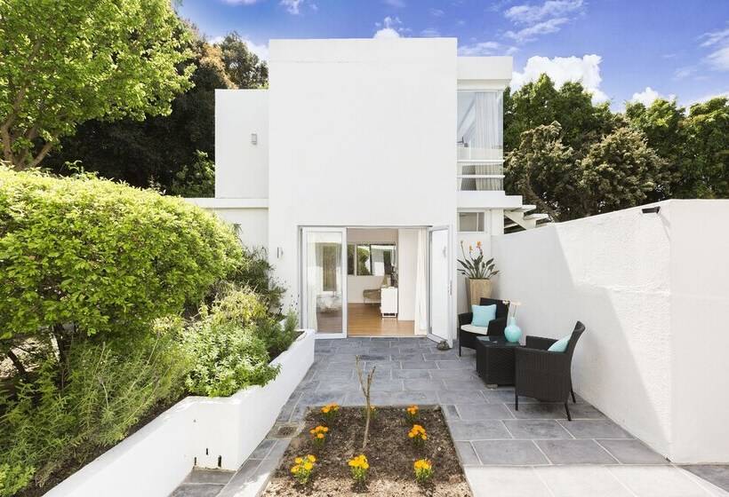 بنسيون Cube Guest House