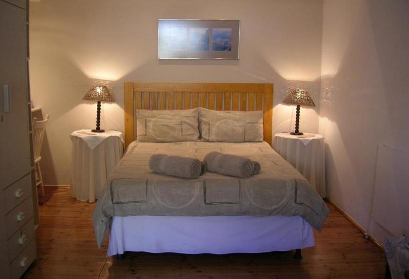 پانسیون Dempsey S Self Catering Guest House