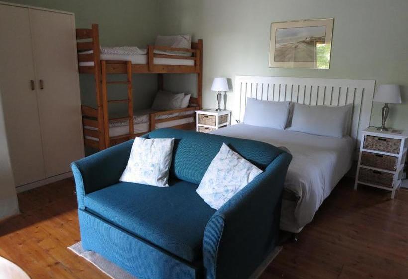 پانسیون Dempsey S Self Catering Guest House