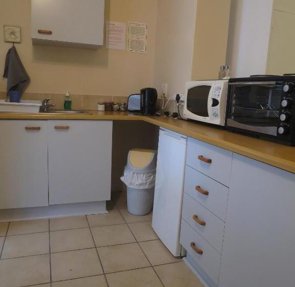 پانسیون Dempsey S Self Catering Guest House