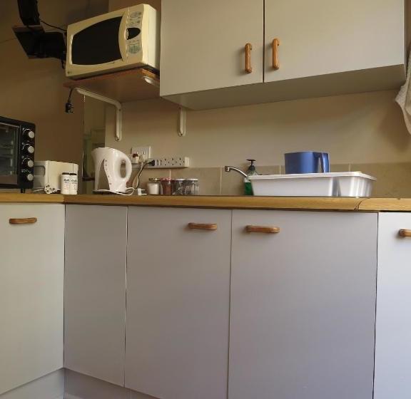 پانسیون Dempsey S Self Catering Guest House