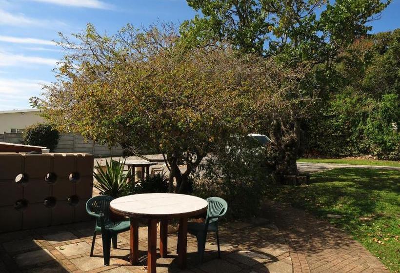 پانسیون Dempsey S Self Catering Guest House