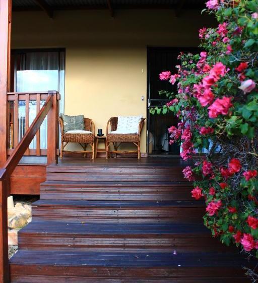 پانسیون Dempsey S Self Catering Guest House