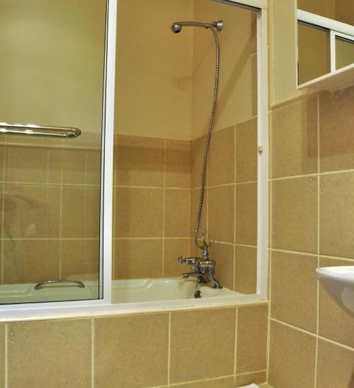 پانسیون Dempsey S Self Catering Guest House