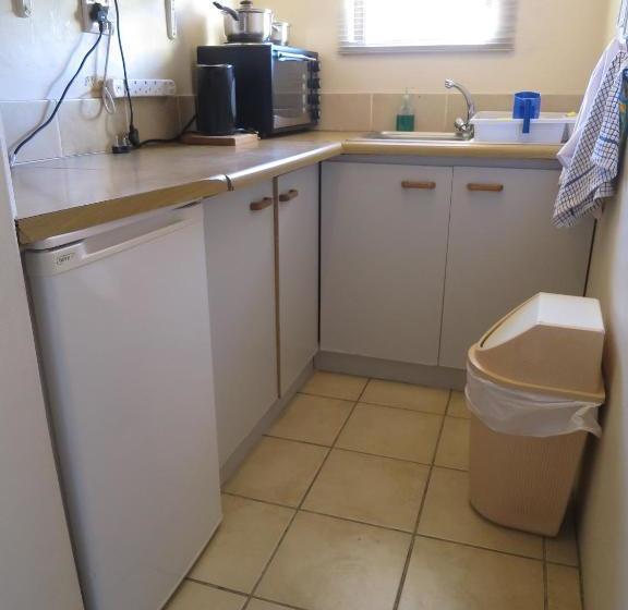 پانسیون Dempsey S Self Catering Guest House