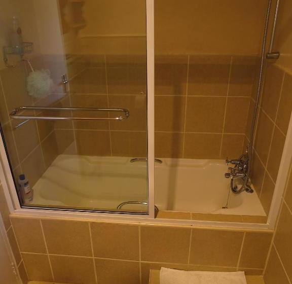 پانسیون Dempsey S Self Catering Guest House