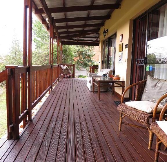 پانسیون Dempsey S Self Catering Guest House