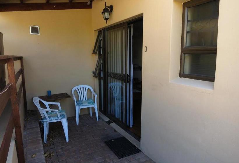 پانسیون Dempsey S Self Catering Guest House