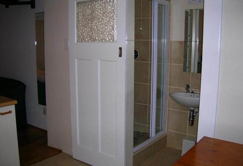 پانسیون Dempsey S Self Catering Guest House