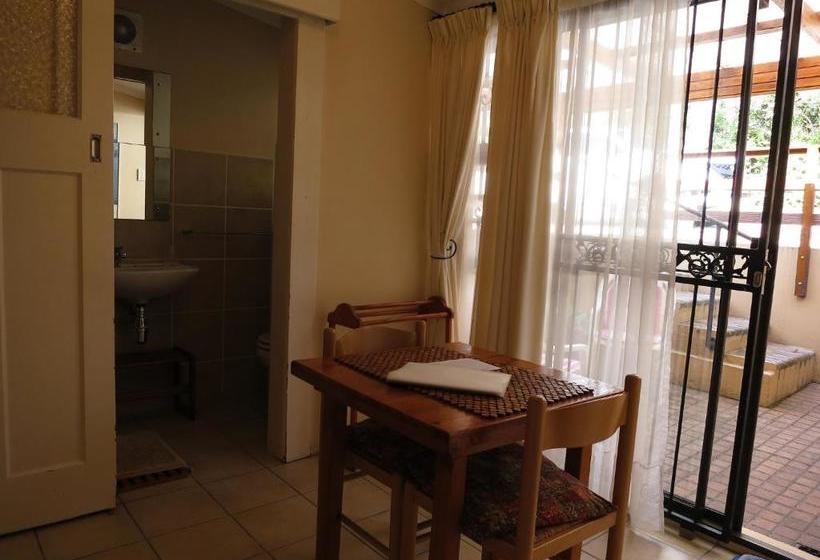 پانسیون Dempsey S Self Catering Guest House