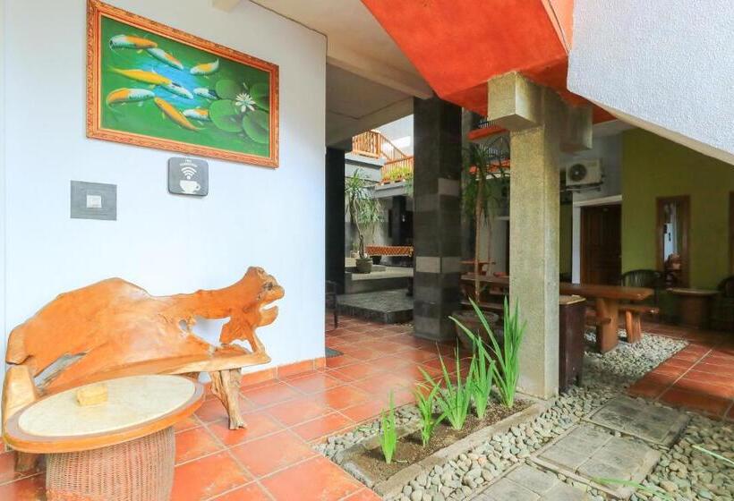 Пансион Deseruni Guest House Kerobokan