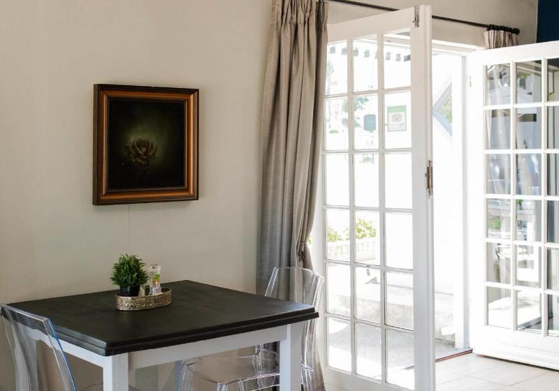 פנסיון Elianthe Guesthouse