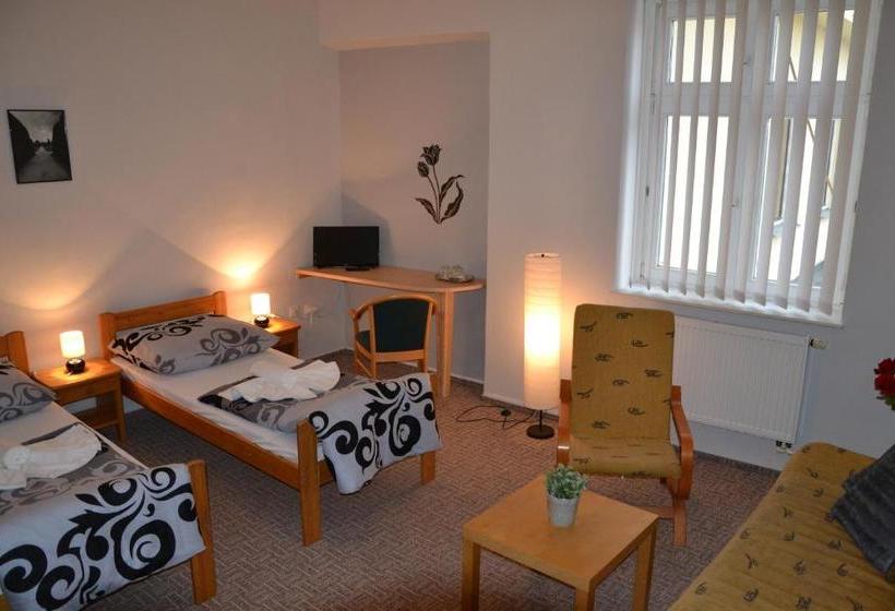 膳宿费 Excalibur Penzion A Restaurace