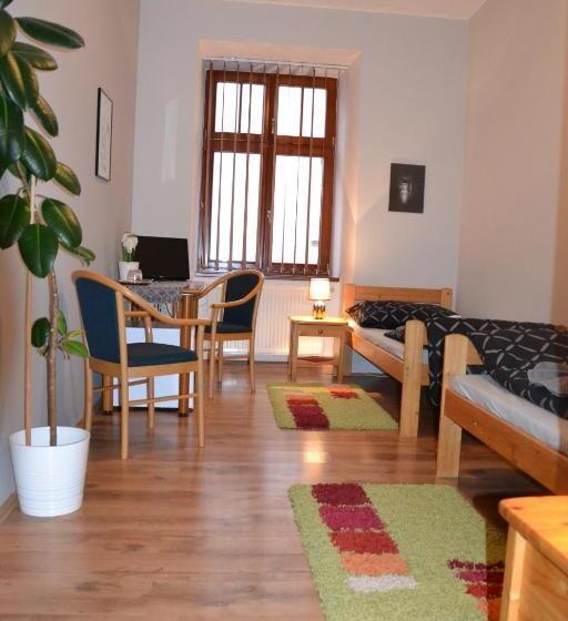 膳宿费 Excalibur Penzion A Restaurace