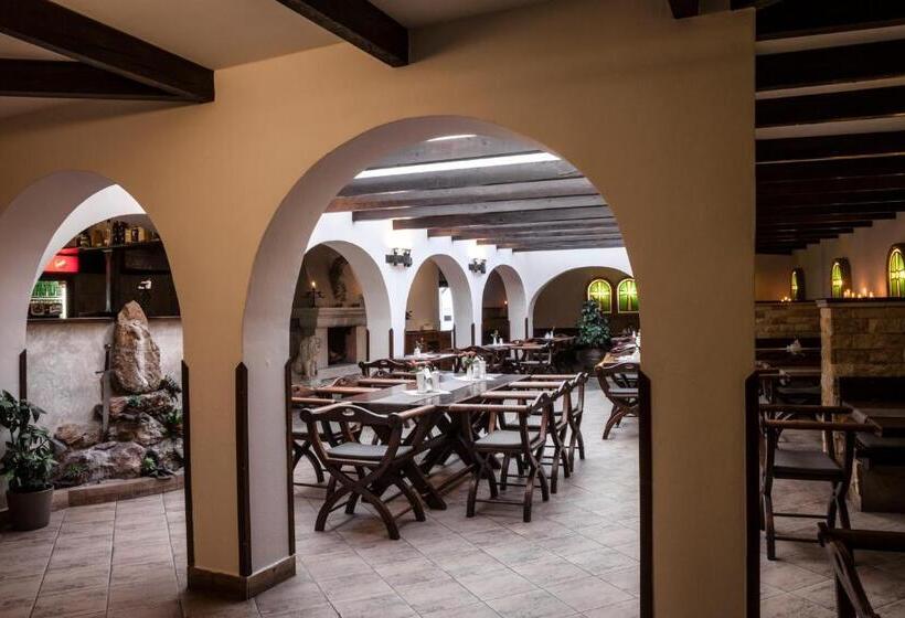 膳宿费 Excalibur Penzion A Restaurace