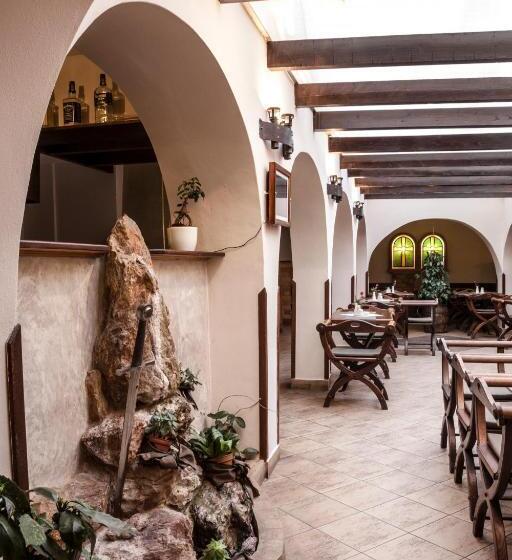 膳宿费 Excalibur Penzion A Restaurace