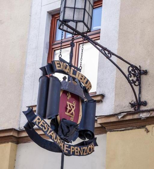 膳宿费 Excalibur Penzion A Restaurace