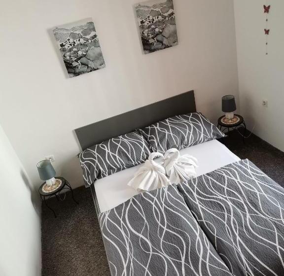 膳宿费 Excalibur Penzion A Restaurace