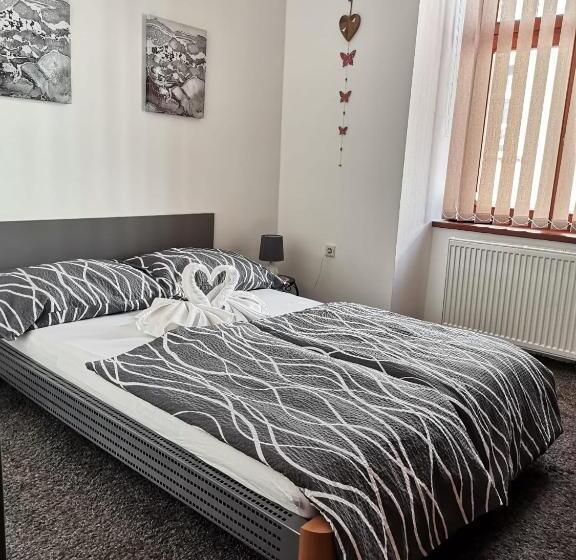 膳宿费 Excalibur Penzion A Restaurace