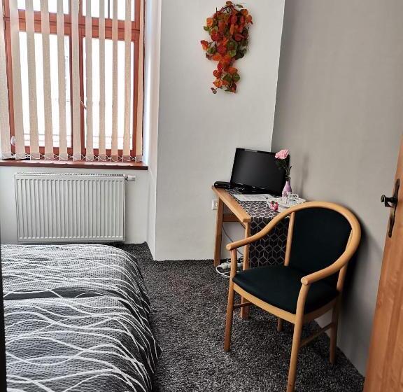 膳宿费 Excalibur Penzion A Restaurace