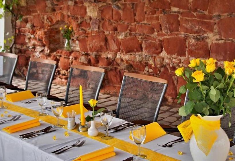 膳宿费 Excalibur Penzion A Restaurace