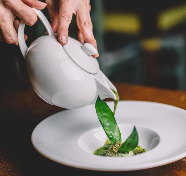 پانسیون Kabaj Wine & Dine