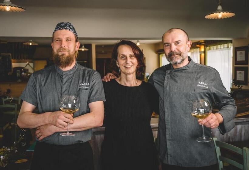 پانسیون Kabaj Wine & Dine