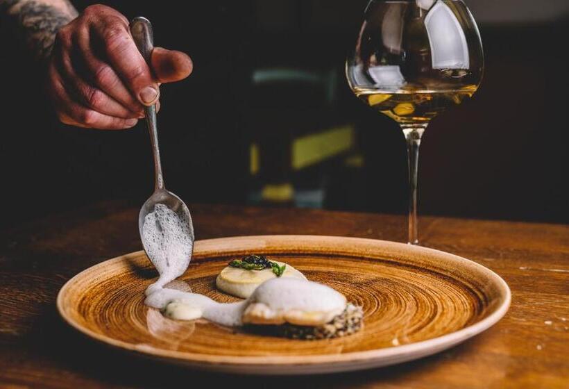 پانسیون Kabaj Wine & Dine