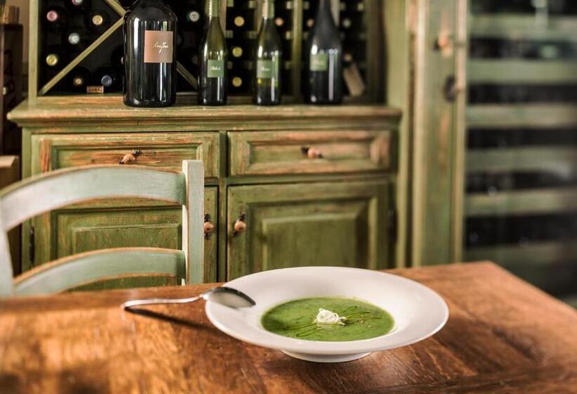 پانسیون Kabaj Wine & Dine