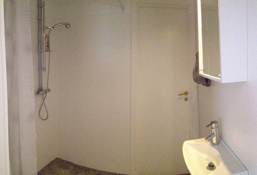 פנסיון L Floras Trädgård