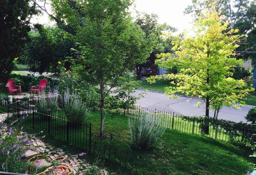 Пансион Mystic Portal 420 Guesthouse