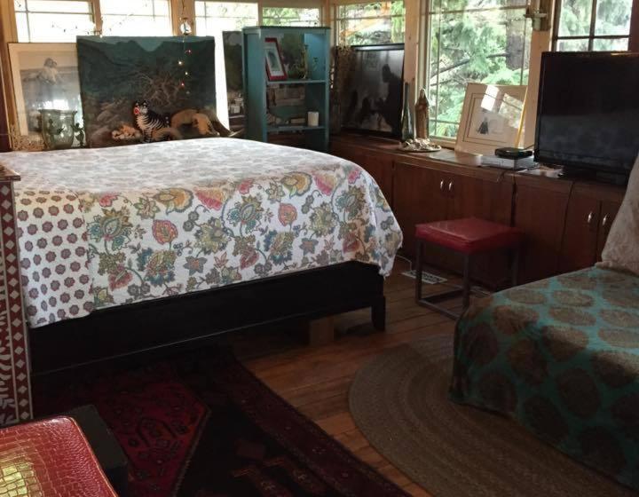 Пансион Mystic Portal 420 Guesthouse