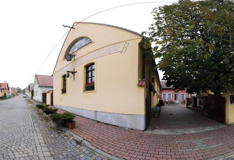 Пансион Penzion A Restaurace Nad Hradem