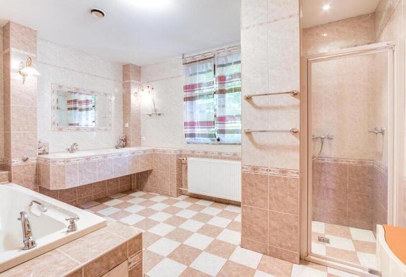 Пансион Penzion A Restaurace Nad Hradem