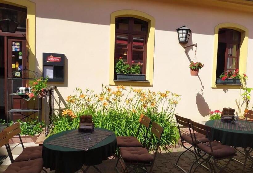 Пансион Penzion A Restaurace Nad Hradem