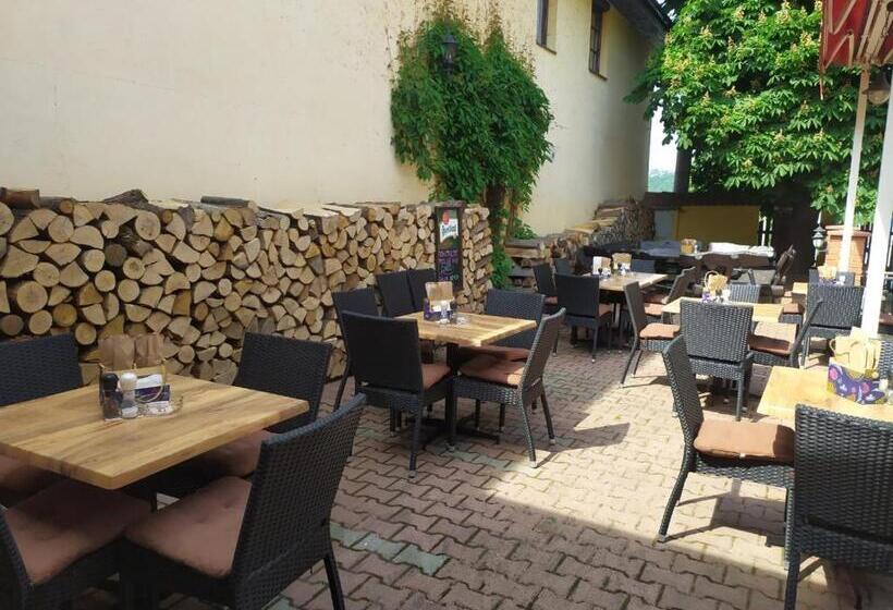 Пансион Penzion A Restaurace Nad Hradem