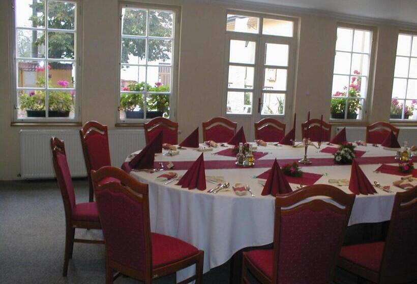 Пансион Penzion A Restaurace Nad Hradem